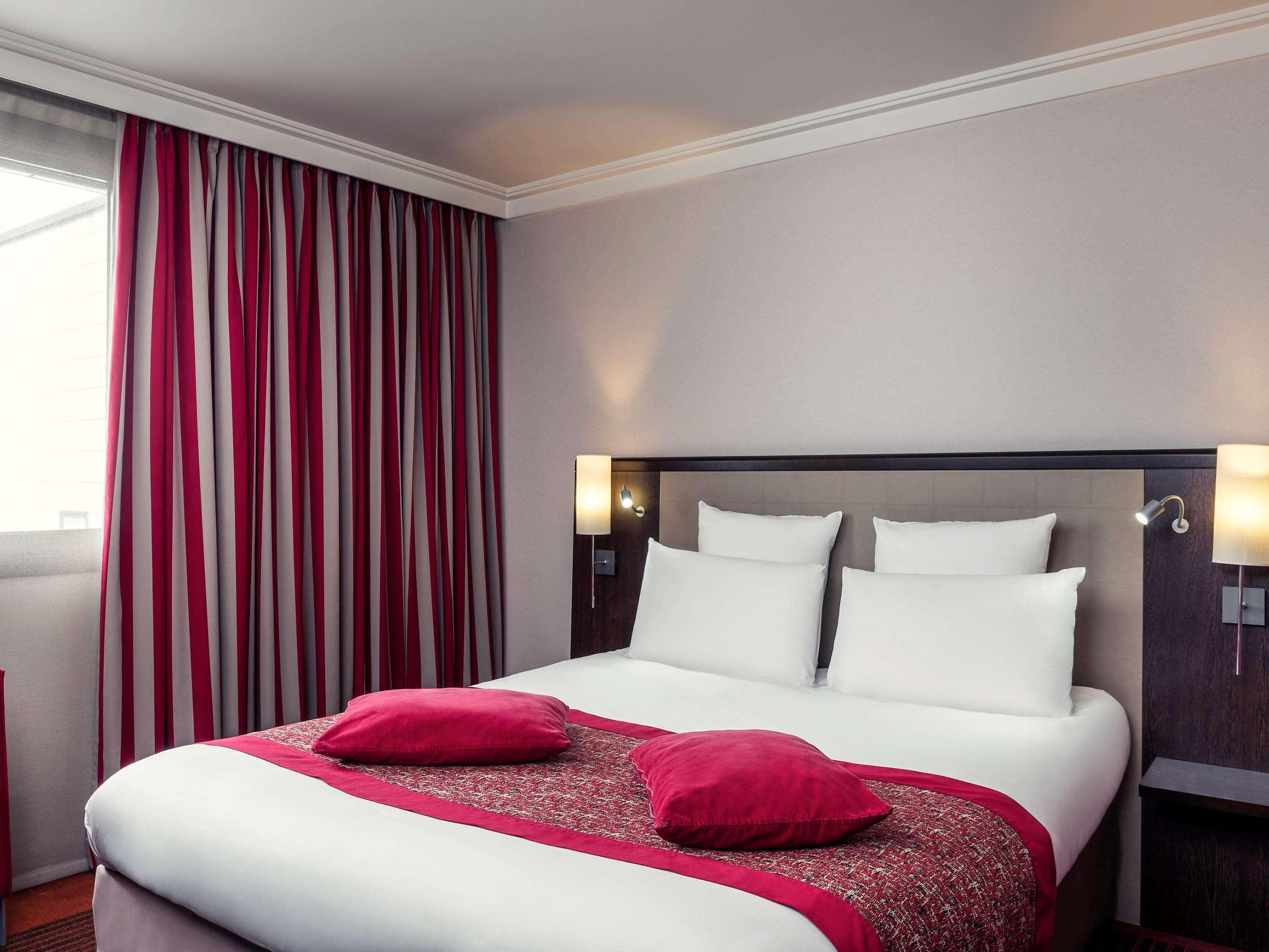 B&B Hotel Saint-Quentin-En-Yvelines Centre Gare 4 Etoiles Монтиньи-ле-Бретонё Экстерьер фото